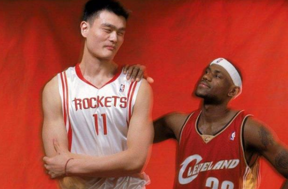 姚明曾以状元身份进NBA效力多年他究竟有没有拿过NBA冠军