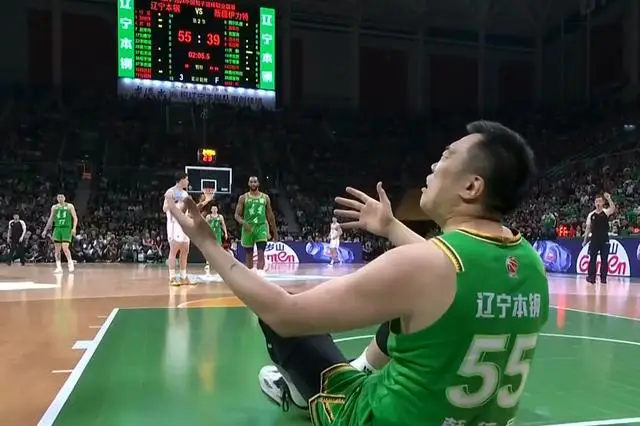 CBA 联赛半决赛5 月 15 日辽宁队上半场力压新疆队优势尽显