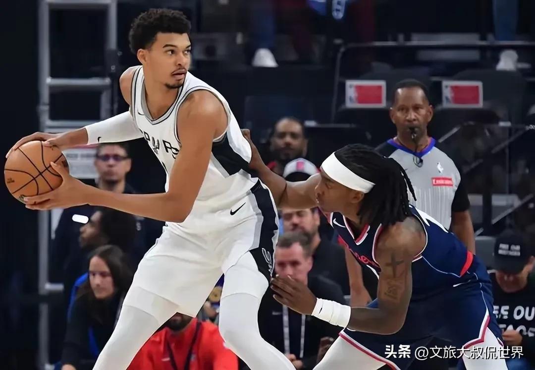 nba快船对马刺_NBA常规赛快船队主场迎战马刺队_快船队马刺队首发阵容对比