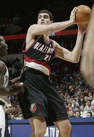 nba个子最高的球员现役_NBA最高身高球员盘点_姚明与穆雷森身高对比