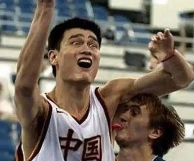 盘点NBA五大搞笑图片邓肯表情丰富姚明身高引趣闻