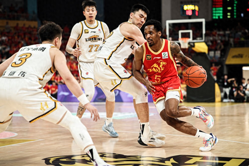 CBA季后赛半决赛广厦队主场109:90大胜辽宁队占得先机
