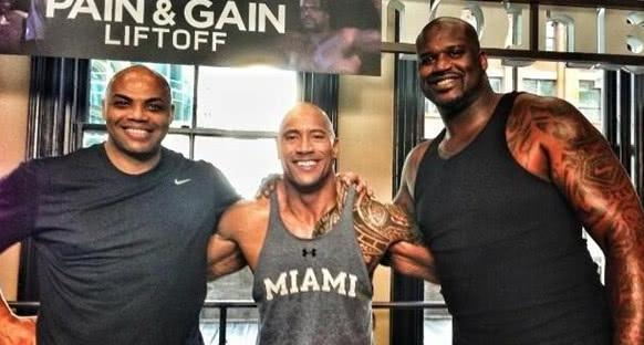 篮球球星身高差距_千万不要和NBA球星合影_nba球星与明星对比