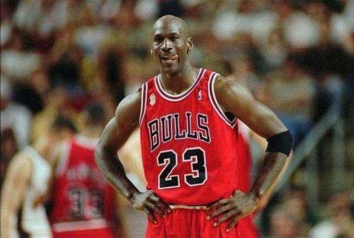 詹姆斯统治力与乔丹差距_乔丹vs詹姆斯 历史地位对比_在nba乔丹地位