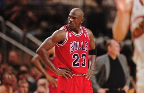 在nba乔丹地位_乔丹vs詹姆斯 历史地位对比_詹姆斯统治力与乔丹差距